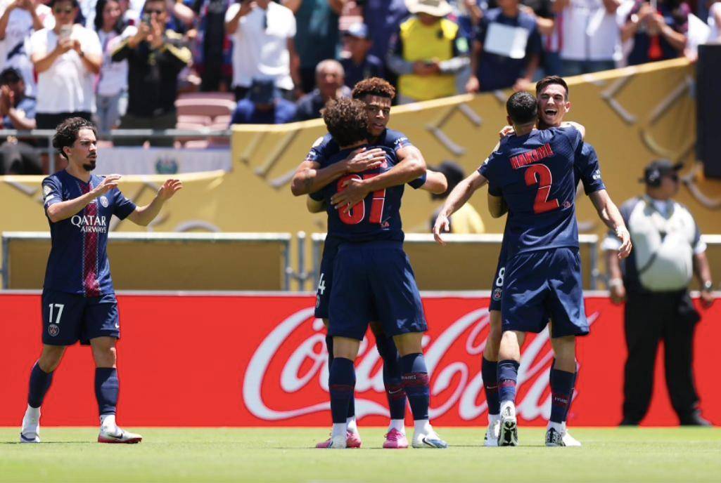 以他为中心 以他为中心