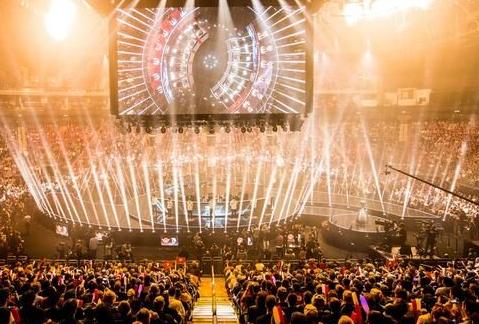 此中的佼佼 此中的佼佼